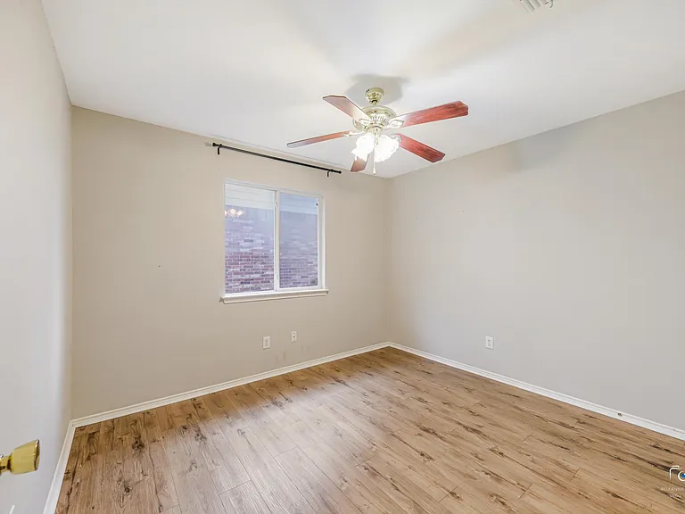 1637 Elm St — Photo 22
