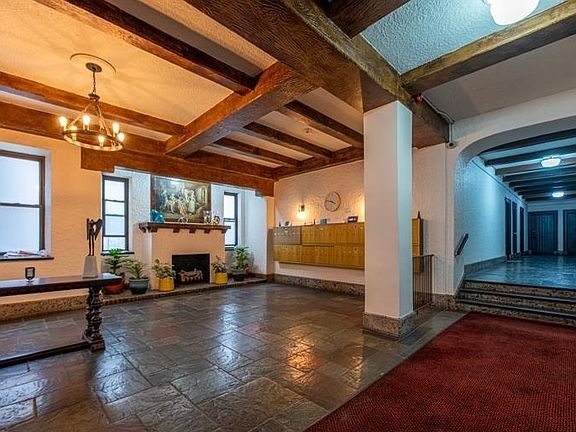 3rd image of 56 Glenwood Ave APT 27