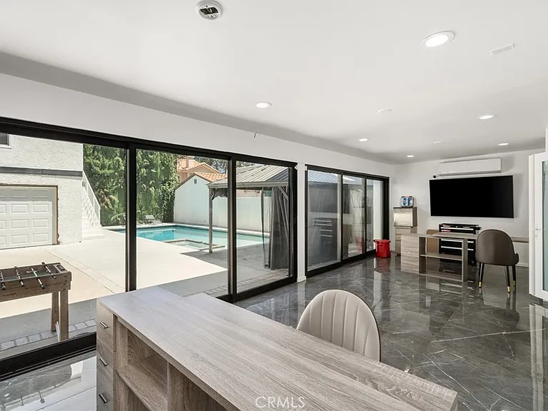 4630 Cedros Ave — Photo 21