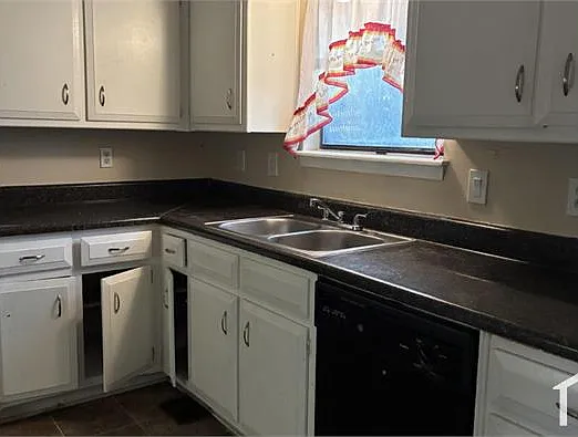 3253 Deshong Dr — Photo 4