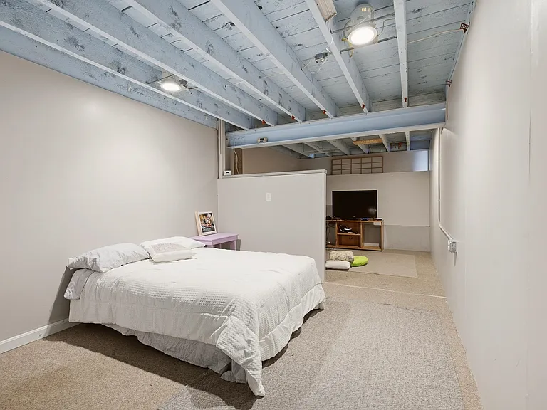 42 Maple St — Photo 37