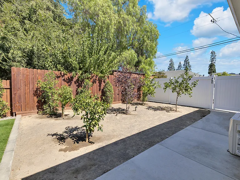 727 W 11th Ave — Photo 25