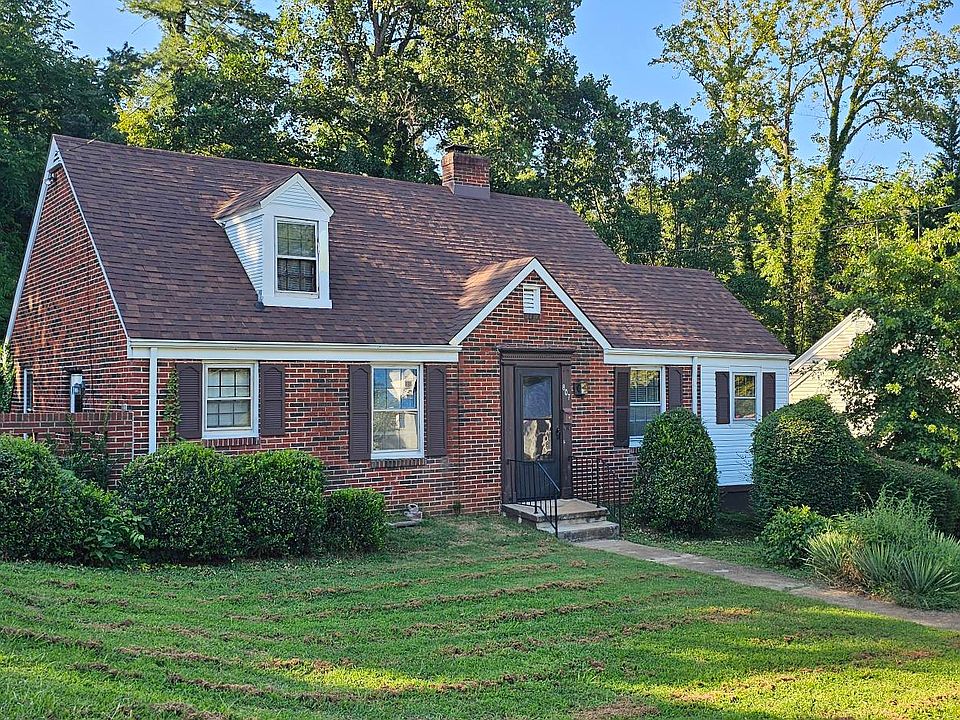 1st image of 807 Jefferson Cir