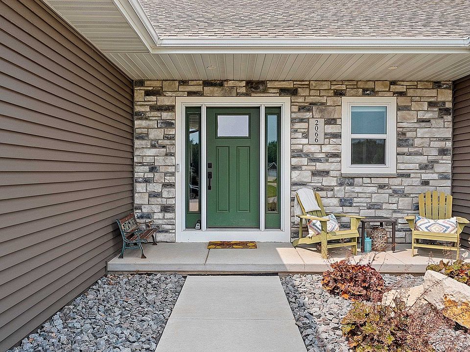 1st image of 2066 Fescue Way