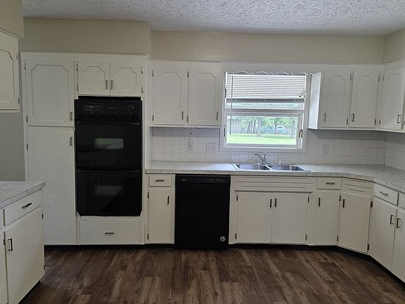 5th image of 100 Wildwood Ln