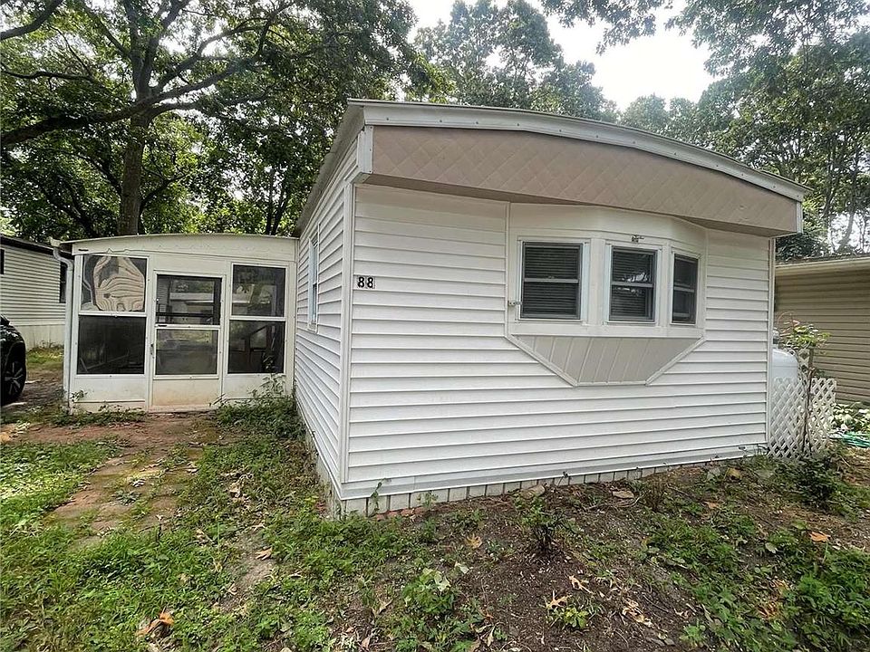 1st image of 229 W Montauk #88