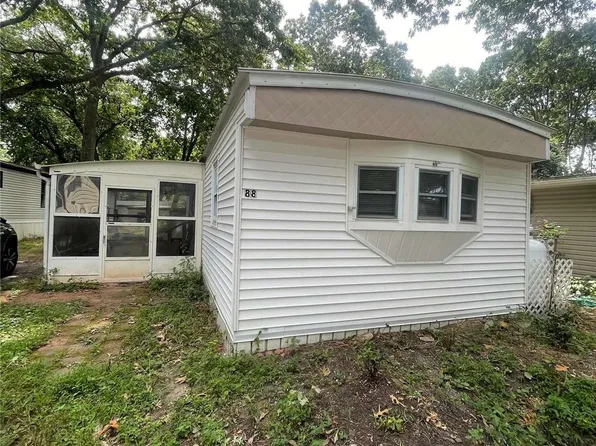 229 W Montauk #88, Hampton Bays, NY 11946