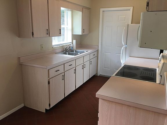 Kitchen-double sink - Note: home has no disposal in sink or dishwasher