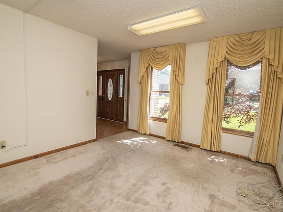 5th image of 352 Palm Springs Dr