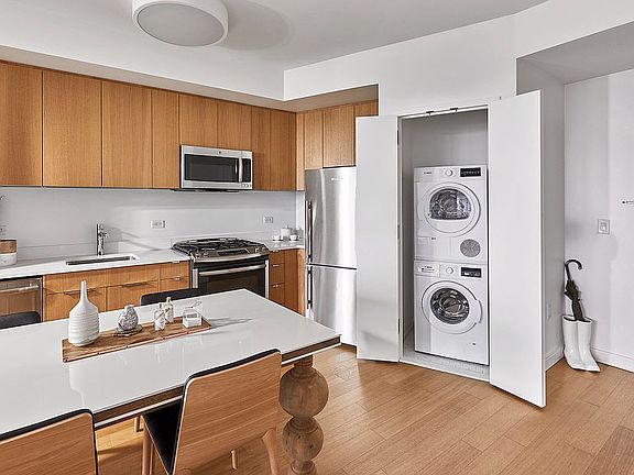 4th image of 625 W 57th St APT 1122