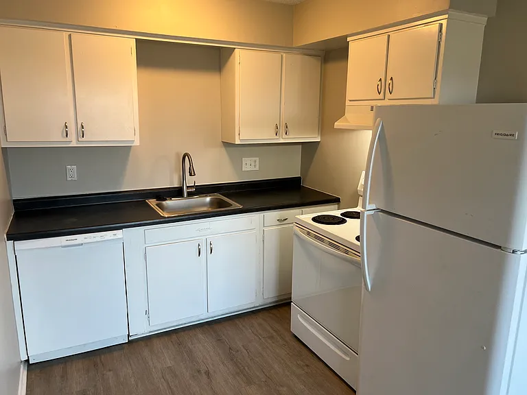 2816 E County Line Rd — Photo 12