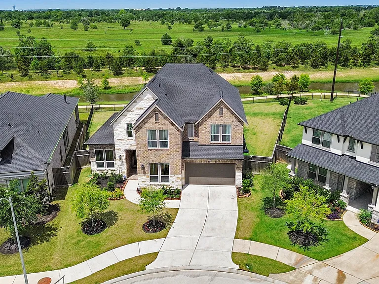 5802 Emerald Ranch Ln — Photo 2