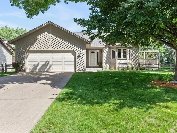 987 Kettle Creek Rd, Eagan, MN 55123