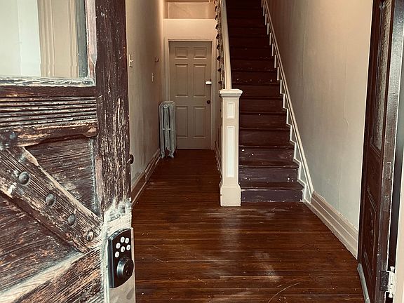 1st floor entrance with electronic key entry