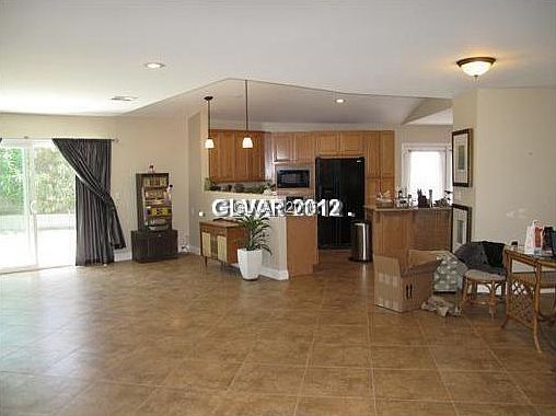 4th image of 3669 Seneca Cir #0