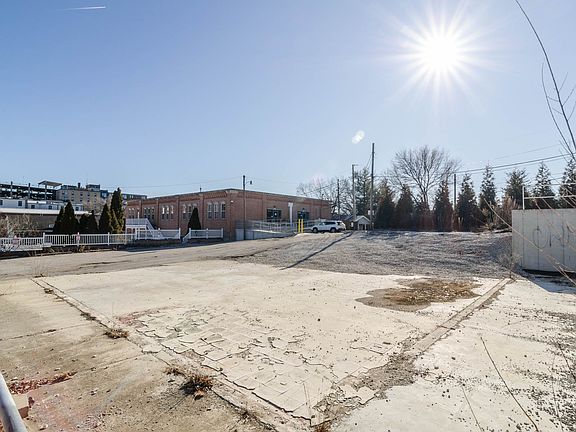2nd image of 415 W 7th St #274-275