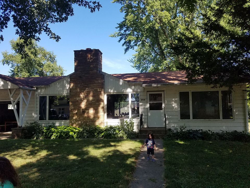 1st image of 204 S Cedar Ave
