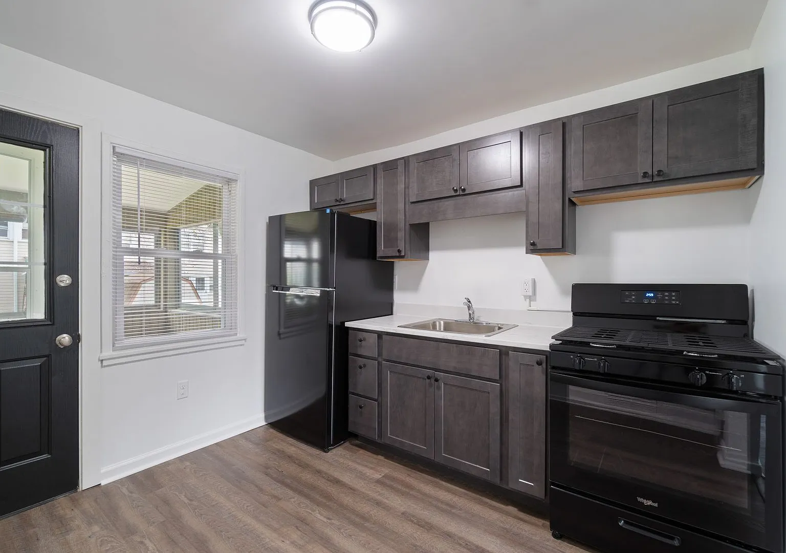 2BR Townhome with Central Air in Scenic Hills Homes - Midland, PA! — Photo 4