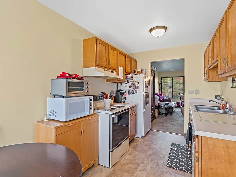 17235-83 W Greenfield Ave — Photo 7