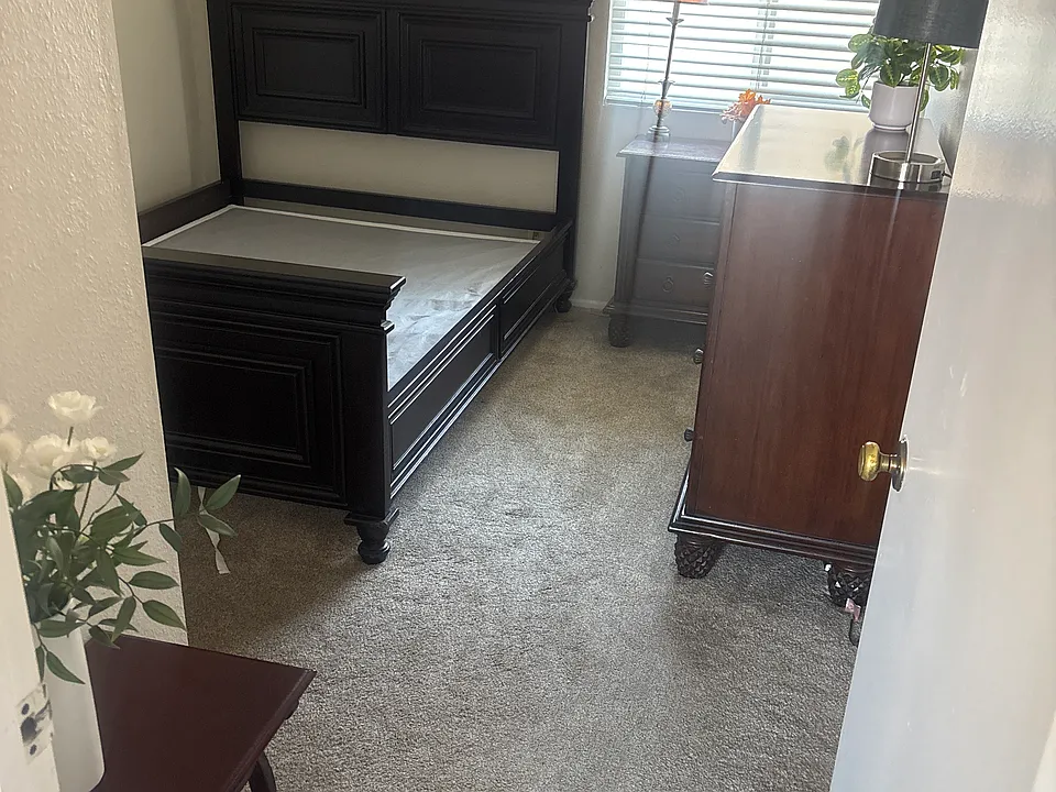 2404 Camino Ancla