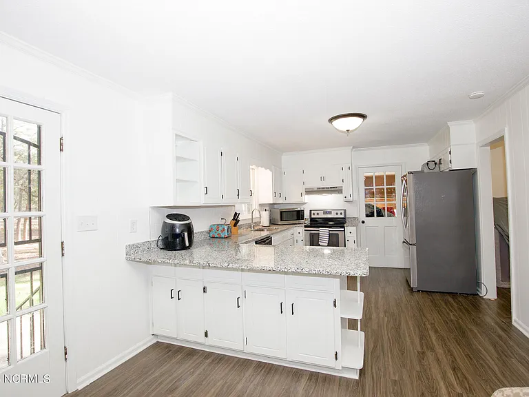 901 Glendale Dr — Photo 13