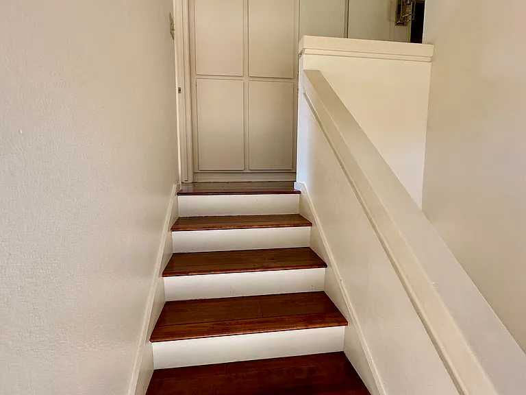 Greendale Ln — Photo 8