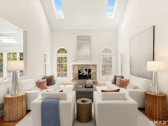 3rd image of 260 Range Road