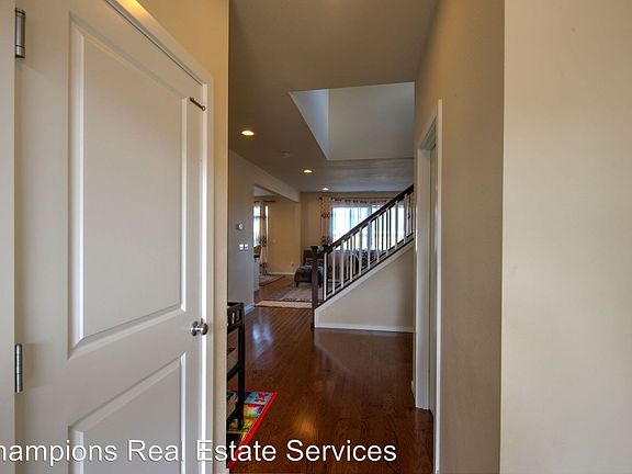 3rd image of 8351 74th Pl NE