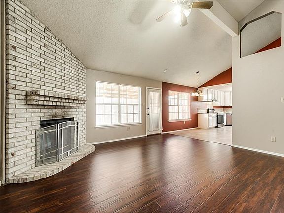 3rd image of 1107 Valley Branch Dr