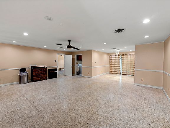 4th image of 4505 Laplace St