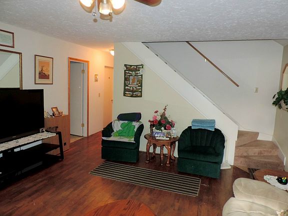 4th image of 4030 Pioneer St SW