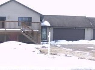 1103 Wolf River Dr, Fremont, WI 54940
