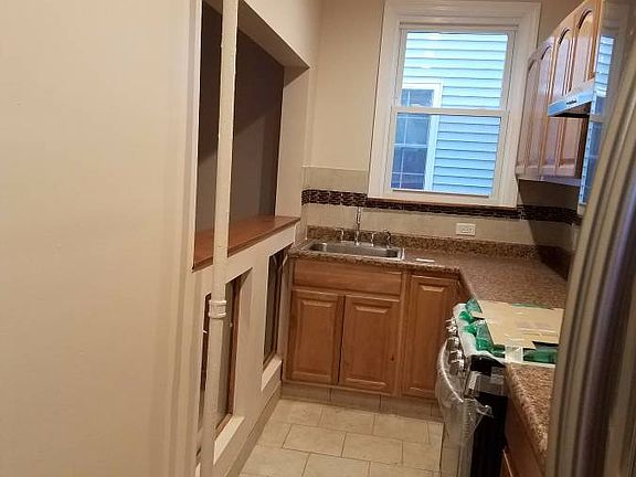5th image of 136 Franklin Ave