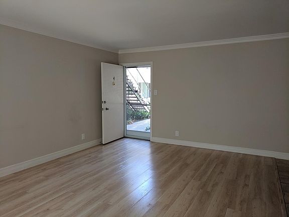 3rd image of 1711 Stoner Ave