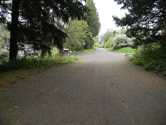3rd image of Sophie Ln