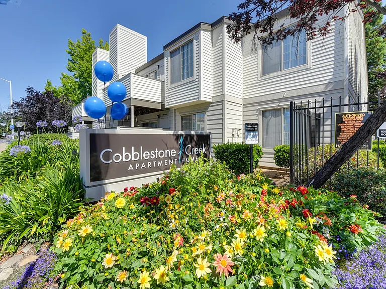 Cobblestone Creek Community Sign