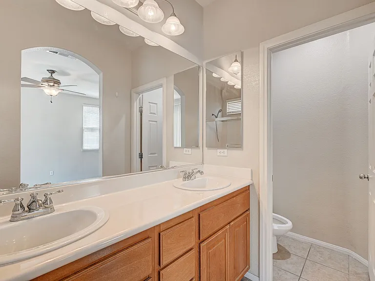 4421 Desert Home Ave — Photo 34