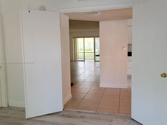 4th image of 1098 Coral Club Dr #1098