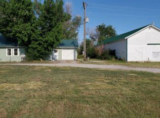 108 W 2nd Ave, Yoder, WY 82244