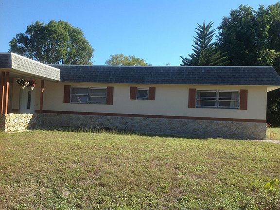 4th image of 1418 NE Pine Island Ln