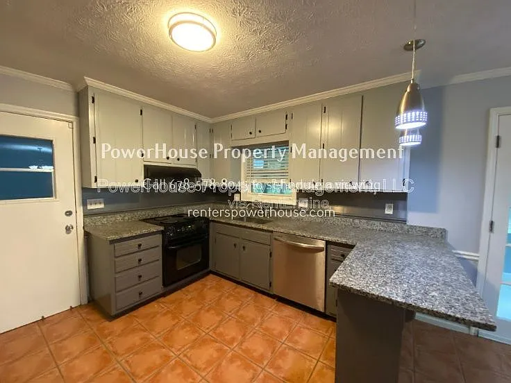 Building Photo - 4453 Old Mabry Pl NE