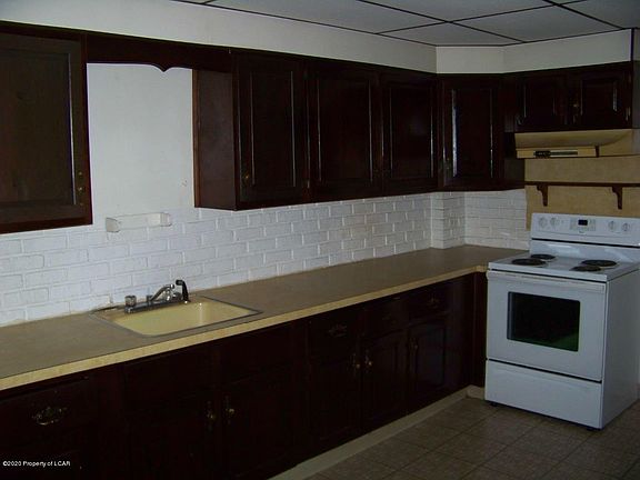 4th image of 145 Sharpe St