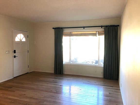 2nd image of 1094 Hollygrove Ln