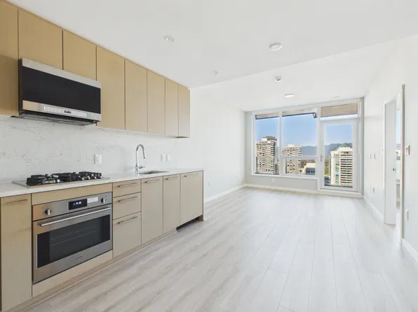 5938 Olive Ave #1804, Burnaby, BC V5H 0G4