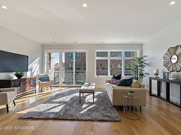 3rd image of 4140 N Ravenswood Ave