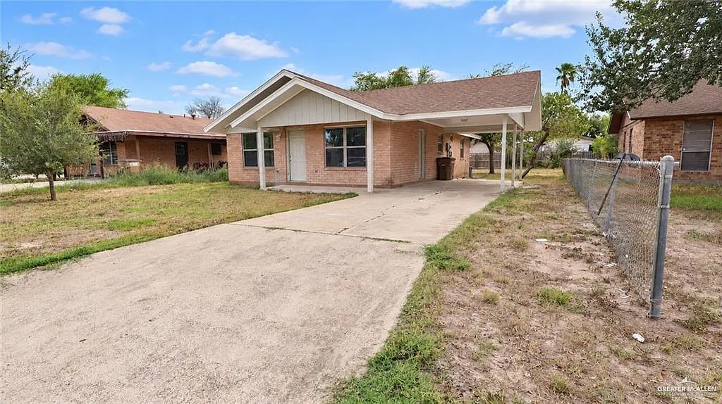 3 bed, 1.0 bath, 1092 sqft, $1,350 — Photo 2