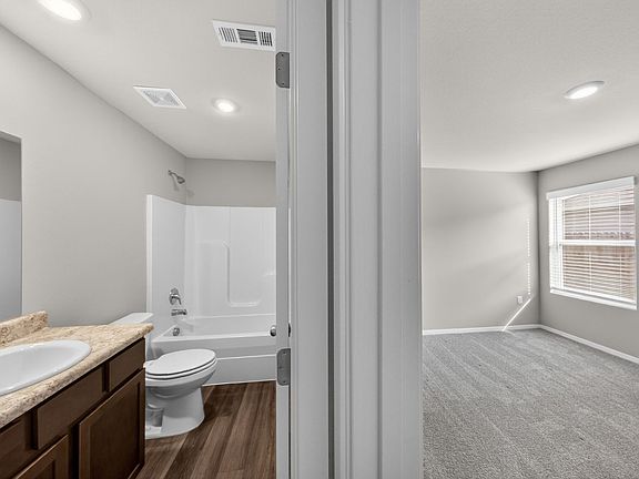 5th image of 4405 Sackett Ave