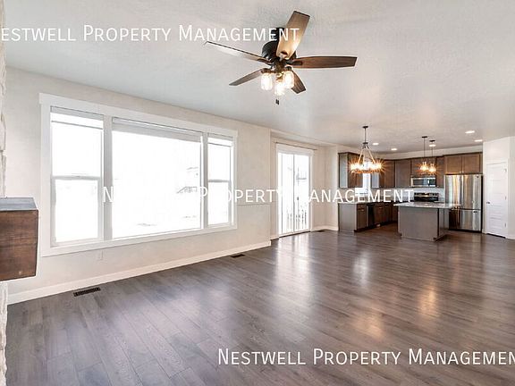 3rd image of 1661 E Aspen Grove Dr