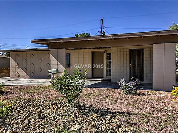 3rd image of 2312 Chapman Dr