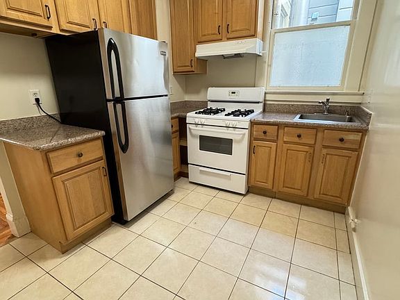 5th image of 2765 Gough St #1068R